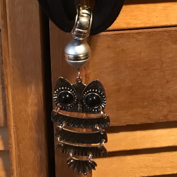 Black Jewel Scarf - Picture 5 of 8